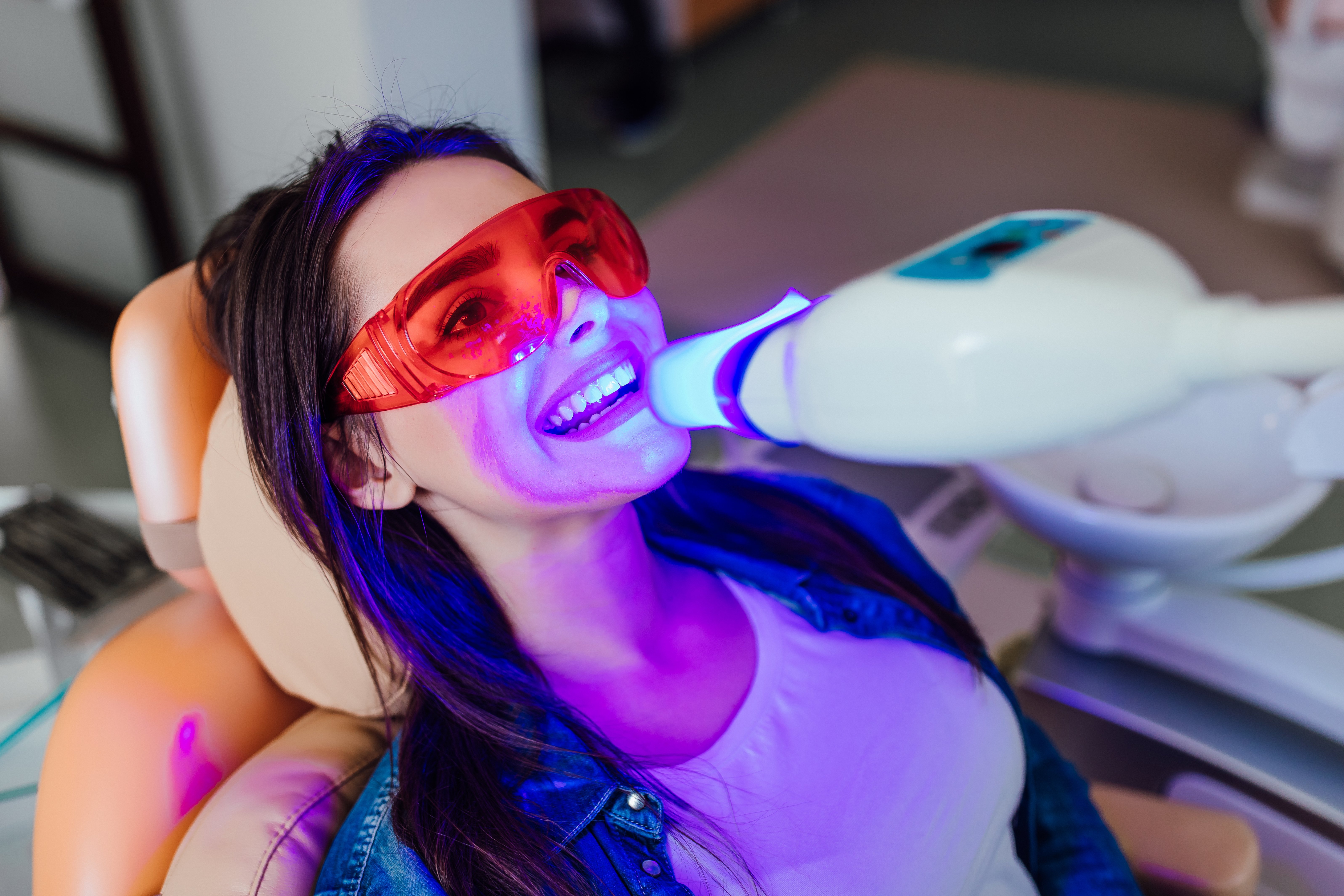 konsensus reparere efterår Is UV Light Teeth Whitening Safe and Effective?